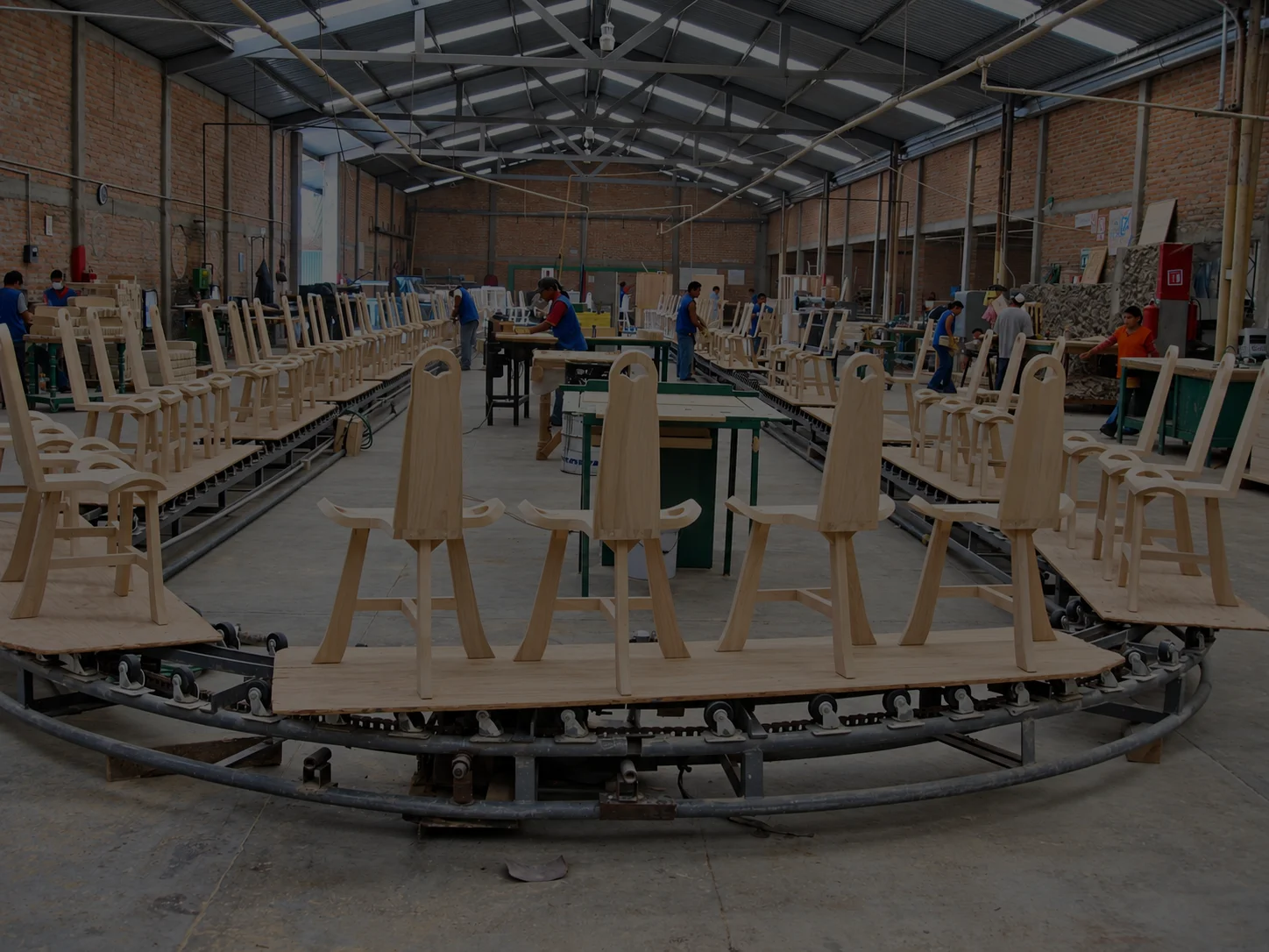 Sillas de madera del catálogo de Enzamble