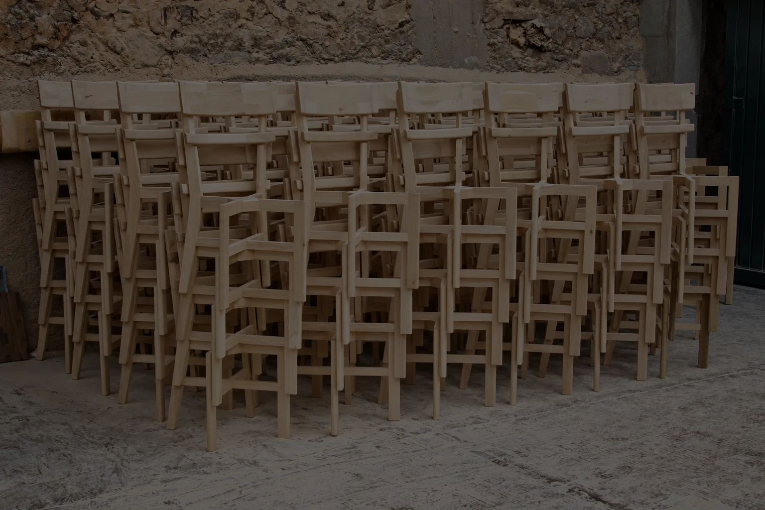 Sillas de madera del catálogo de Enzamble