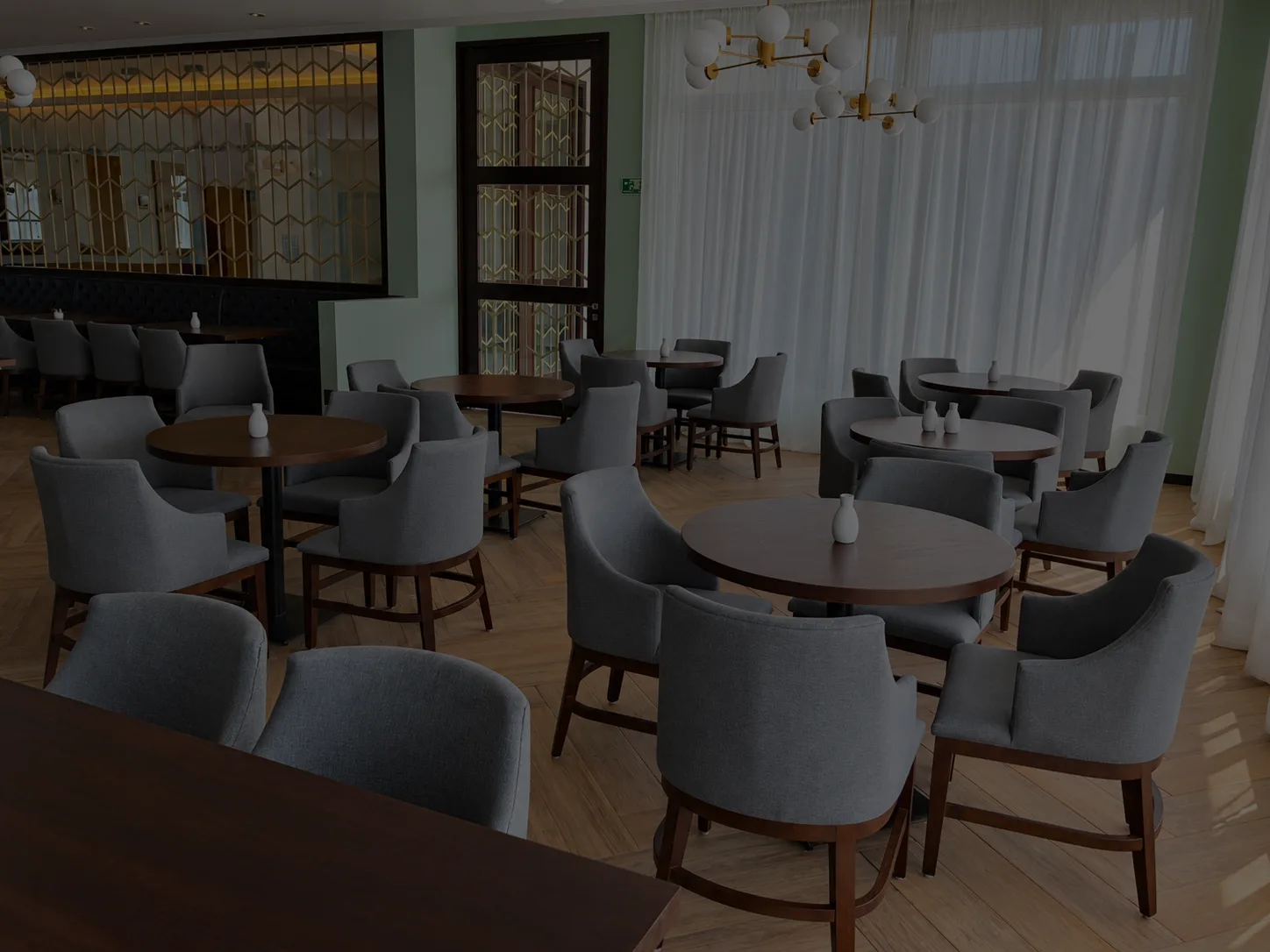 Comedor con mobiliario de Enzamble