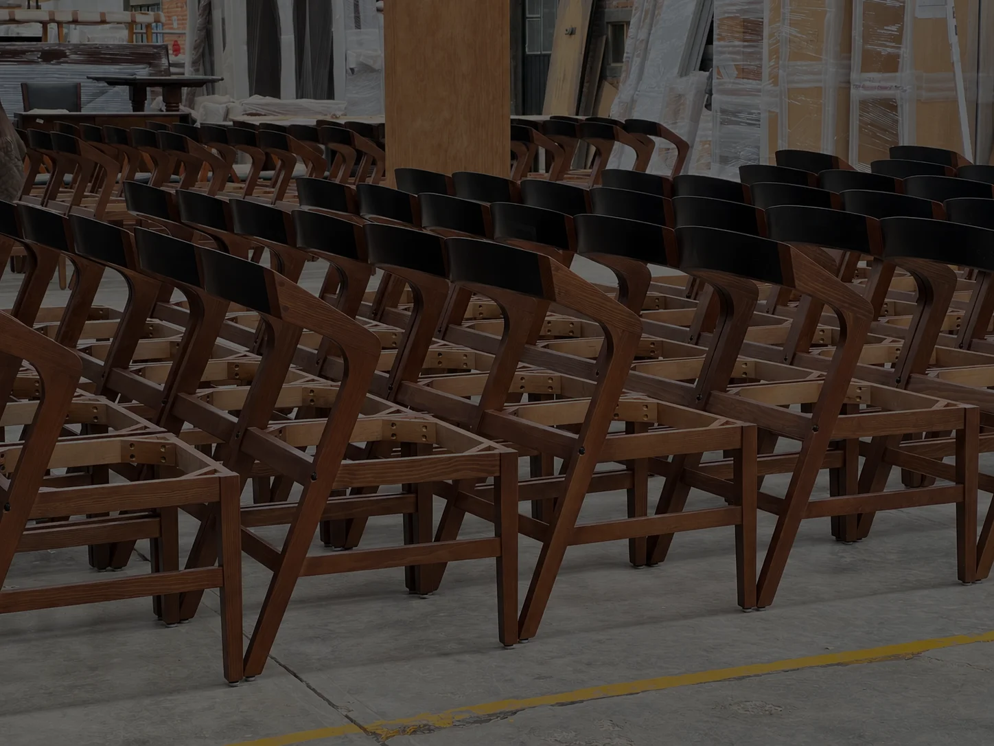 Sillas de madera fabricadas por Enzamble
